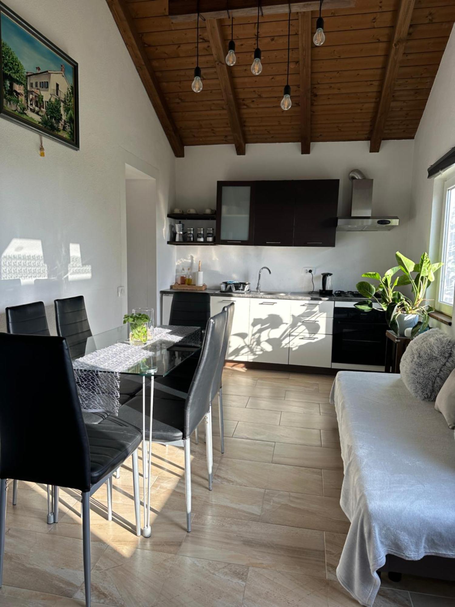 Quiet Countryside Apartments Near The City And The Sea Koper Exterior photo